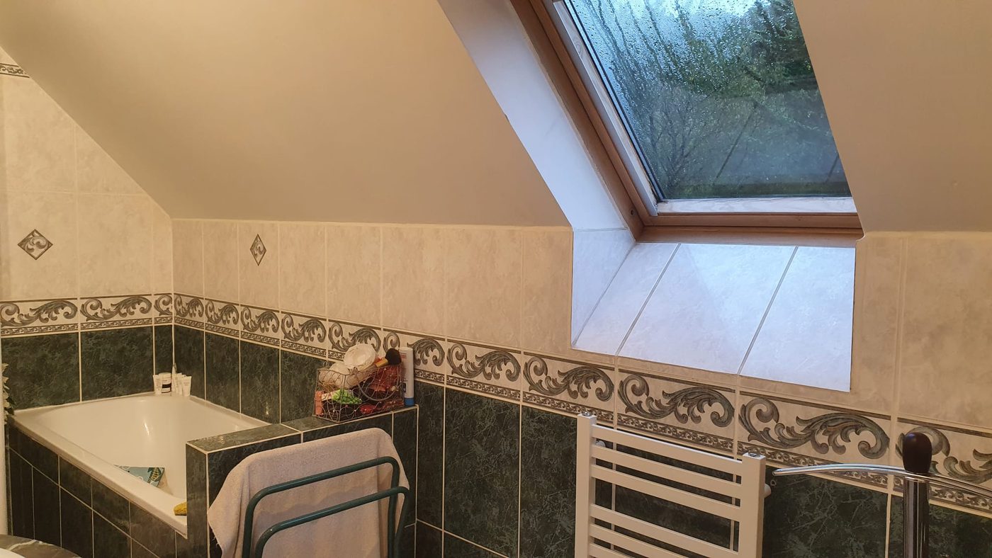 Baignoire et velux avant travaux